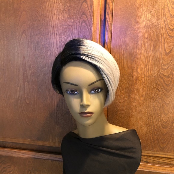 Short synthetic wig - Picture 4 of 7